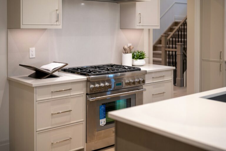 Kitchen stove fire extinguisher pot home staircase handrail