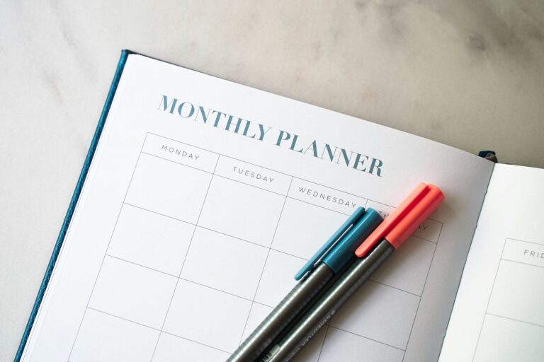 Weekly planner calendar pen money