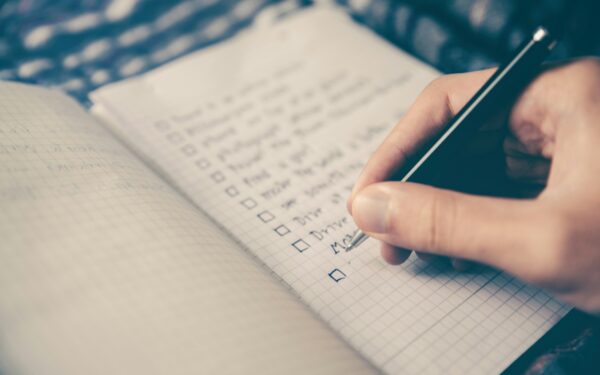 How personal checklists quietly reduce stress and keep your life on track