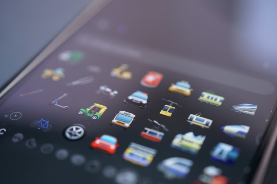 Smartphone home screen minimal icons
