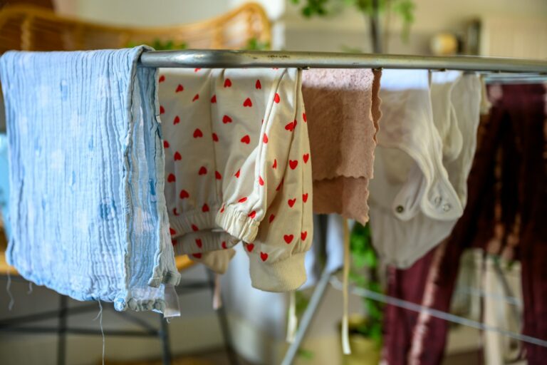 Laundry drying rack clothes