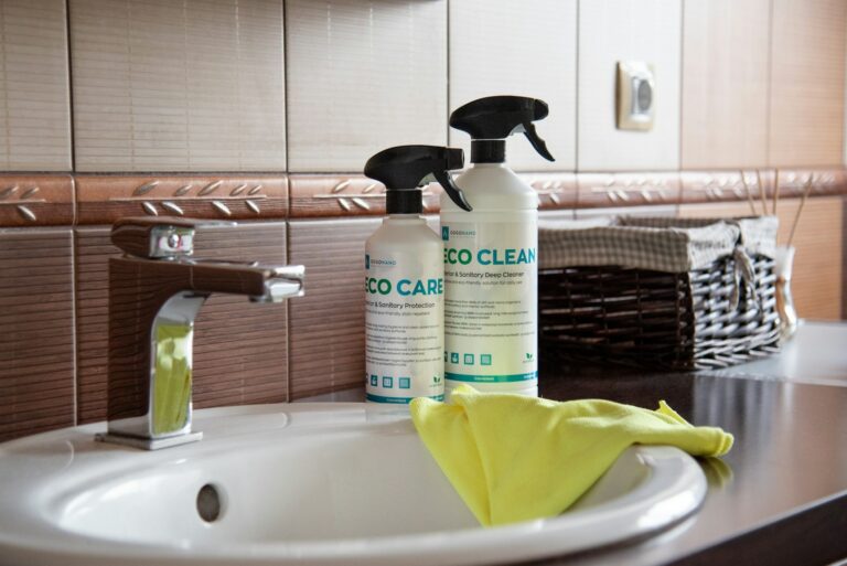 Microfiber cleaning cloths spray bottle sink wool dryer