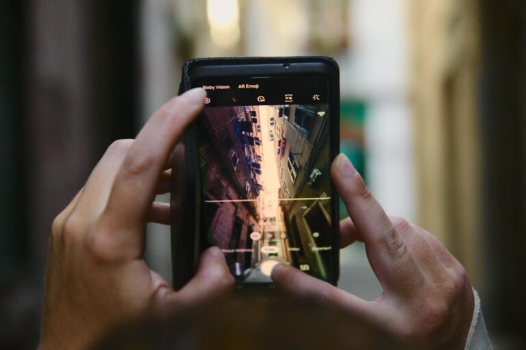 Person using phone focus mode settings