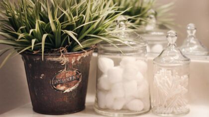 Small bathroom, less clutter: practical storage tips that really fit