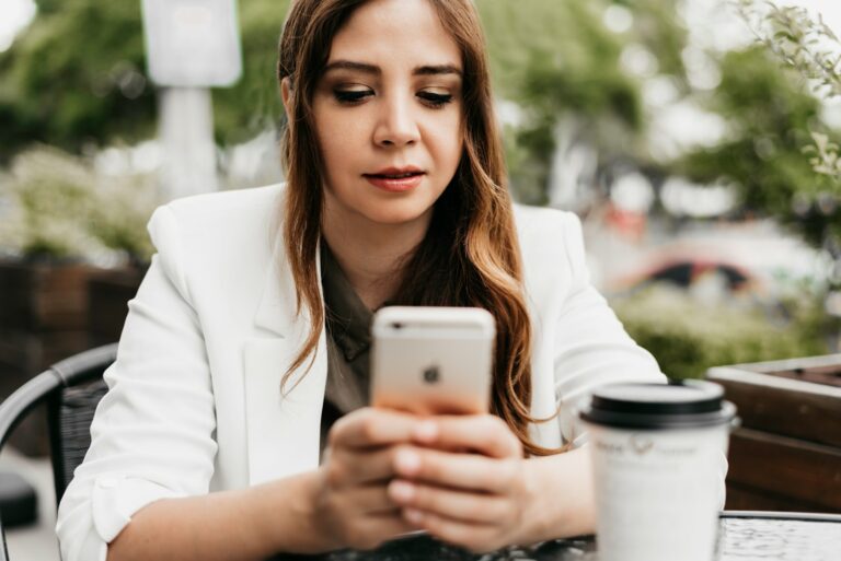 Phone notification popup app permissions woman adjusting app