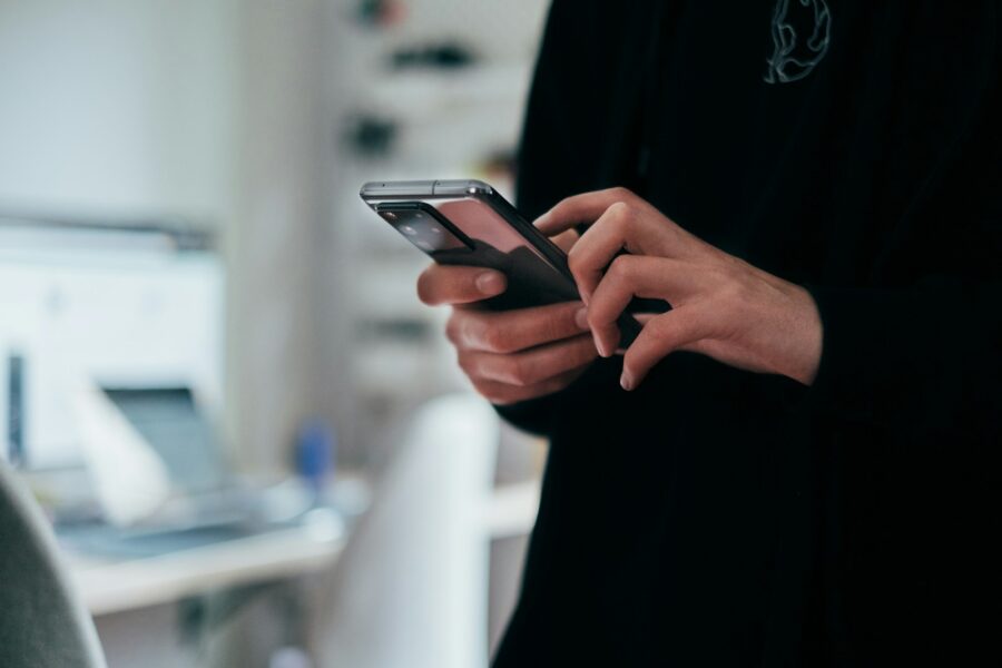 Smartphone screen privacy settings hand