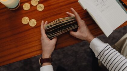 A simple guide to envelope-style money pockets for stress-free everyday cash