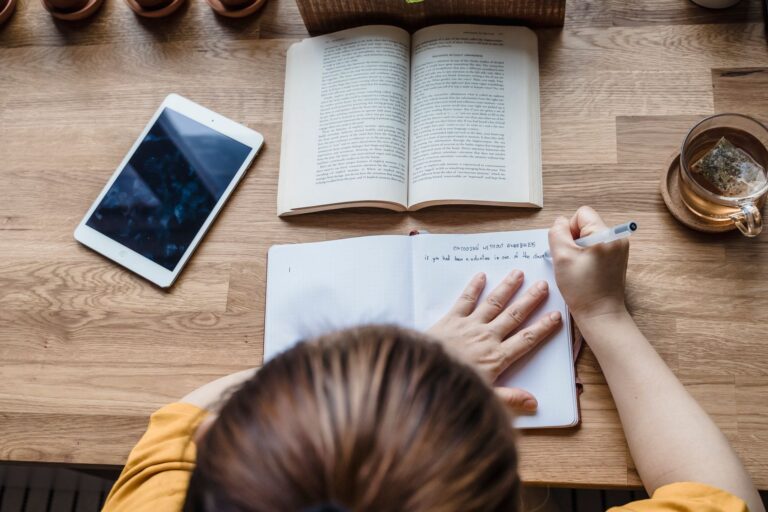 Notebook pen cup