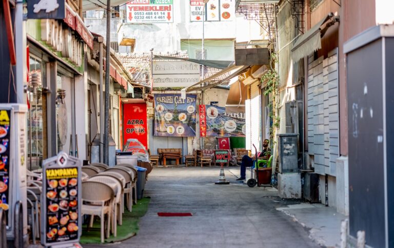 City neighborhood side