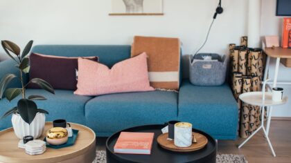 How to keep a small living room tidy and inviting every day