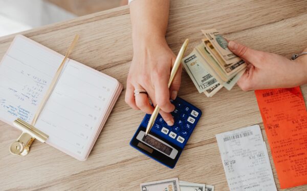 How to set a simple bill calendar that keeps you out of late-fee trouble