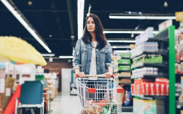 How to set up a simple “grocery floor price” list that keeps your food budget in check