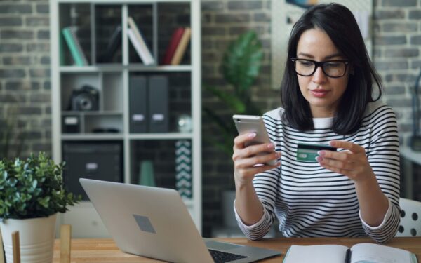 How to use two simple bank accounts to control your spending without complicated systems