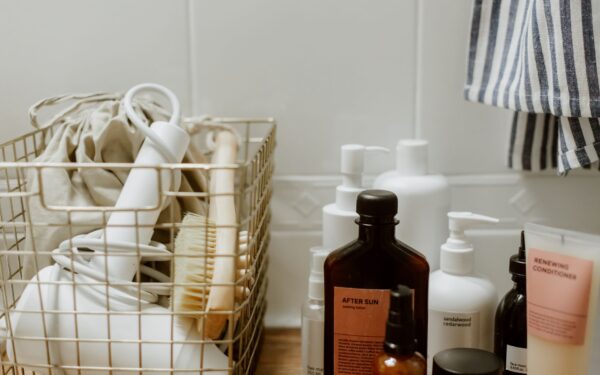 Simple bathroom decluttering tips that actually stick