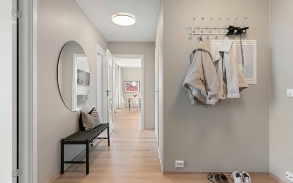 Simple entryway habits that keep your whole home calmer and cleaner