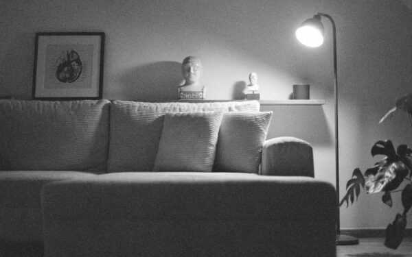 Simple evening reset: a 20-minute routine that helps your home feel calmer tomorrow