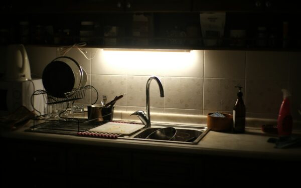Simple evening routines that keep your kitchen feeling under control