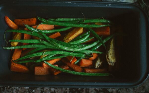 Simple one-pan roasted chicken and vegetables for easy home cooking