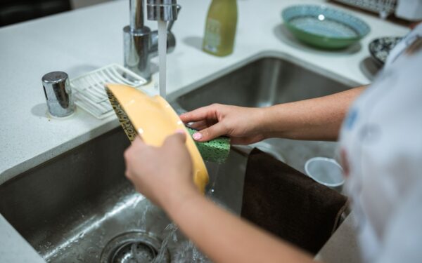 Simple sink habits that keep your kitchen counters clear