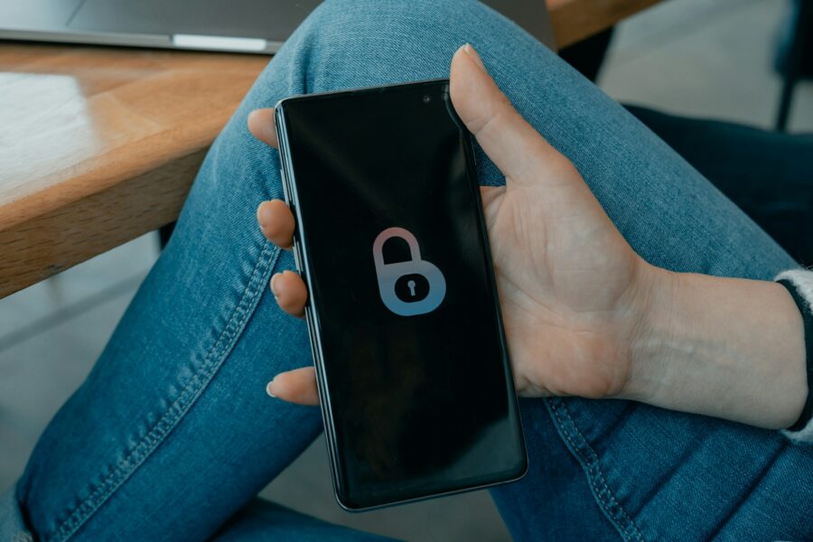 Smartphone lock screen