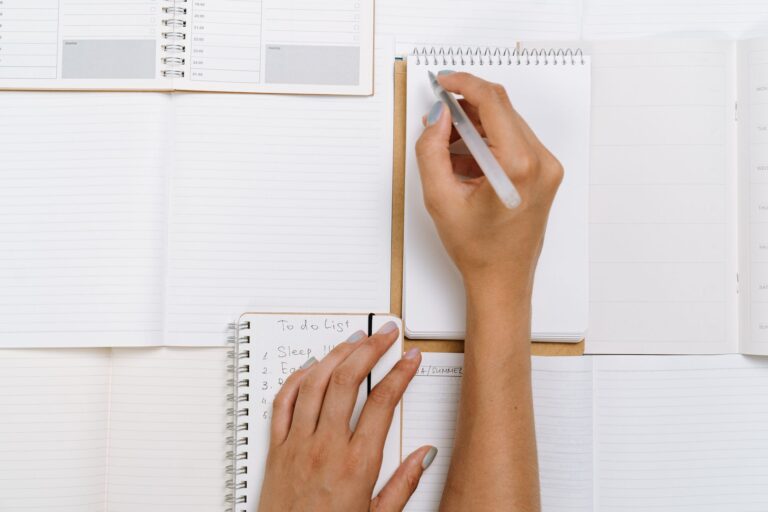Paper list hand
