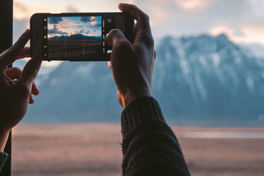 Smartphone gallery hand