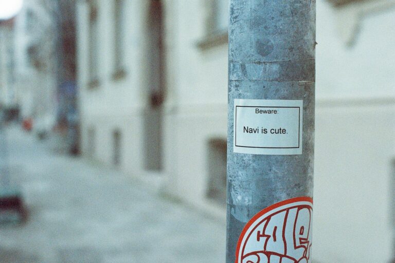 Code sticker street