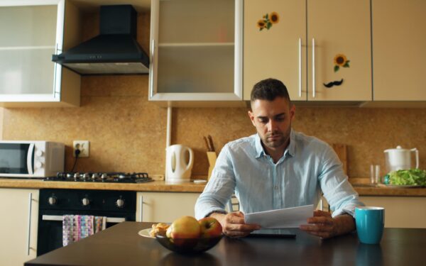 A simple guide to everyday money choices that quietly grow your savings