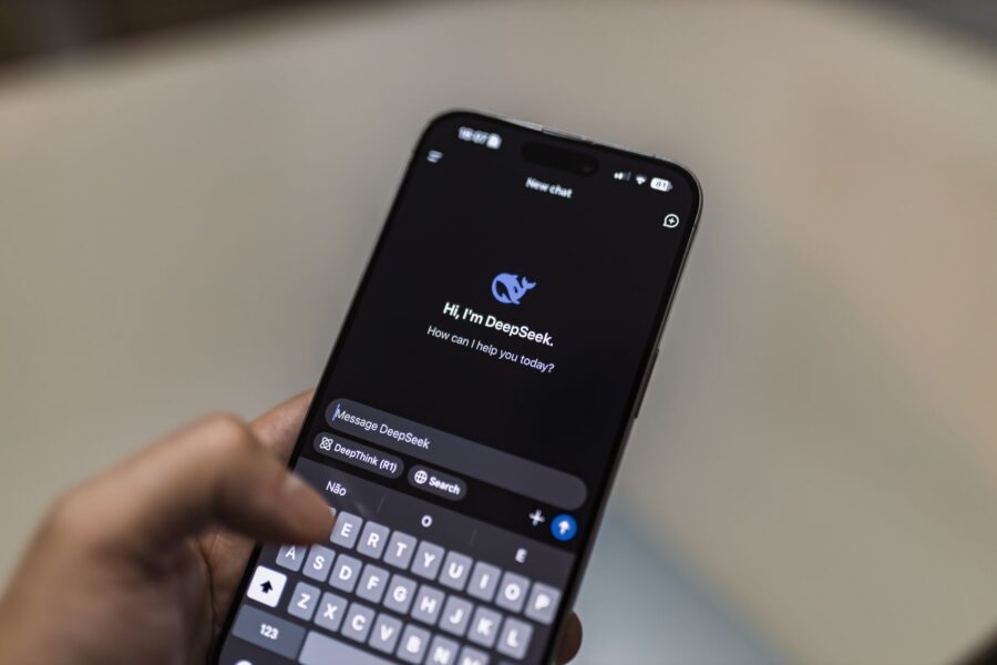 Smartphone secure messaging