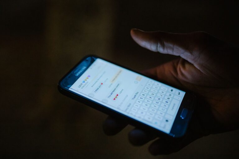 Person using messaging