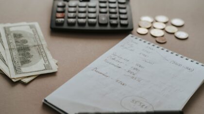 A simple guide to sinking funds: how small amounts now tame big costs later