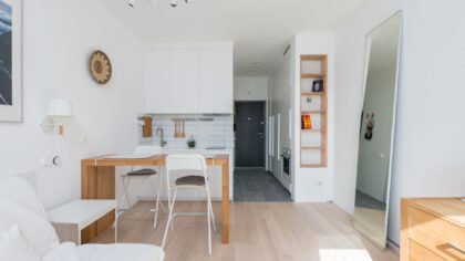 How to build a simple “first apartment” money plan that does not wreck your budget