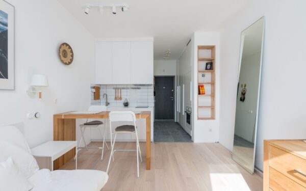 How to build a simple “first apartment” money plan that does not wreck your budget