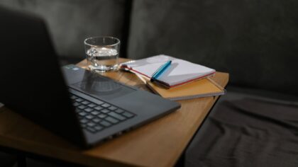 How to stay hydrated in real life: simple habits that fit a busy day