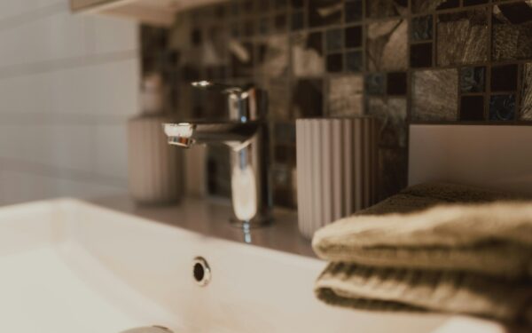 Simple bathroom deep clean checklist that makes the job feel manageable