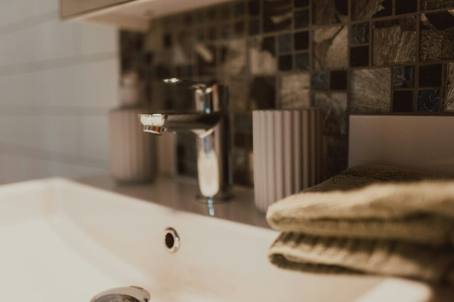 Clean bathroom sink