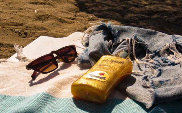 Simple beach packing for real life: what you actually need and what you can skip