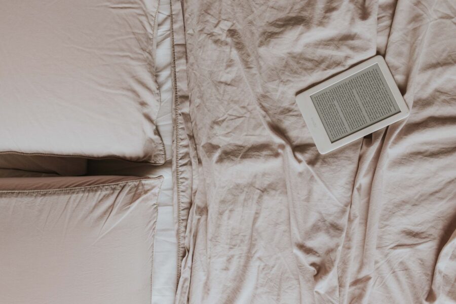Cozy bed white