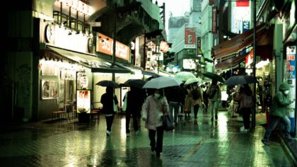 Simple evening city walks: how to discover a new place without a packed itinerary