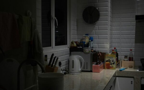 Simple evening reset habits that make mornings at home much easier