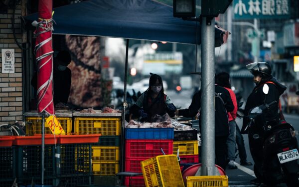 Simple food-focused city walks: how to explore a new city one bite at a time