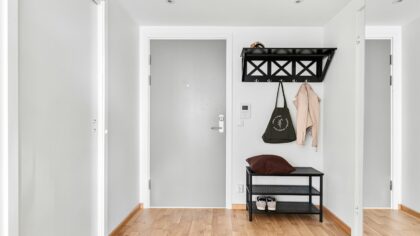 Simple hallway storage ideas that keep daily clutter from spreading