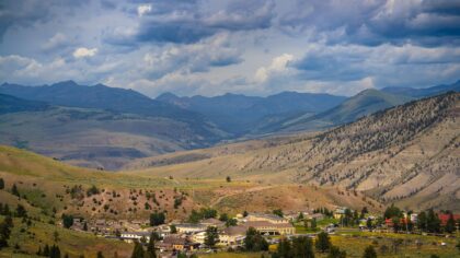 Simple mountain train escapes: how to plan a low-stress scenic day in the hills