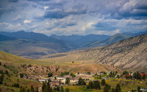 Simple mountain train escapes: how to plan a low-stress scenic day in the hills