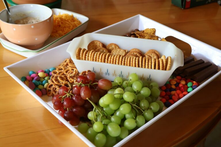Simple snack plate