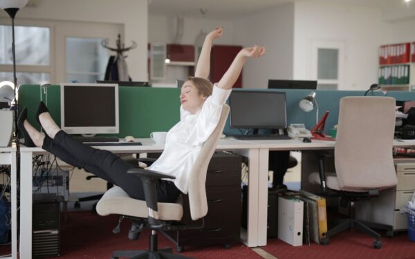 Simple stretching breaks: a realistic guide to feeling less tight in your body