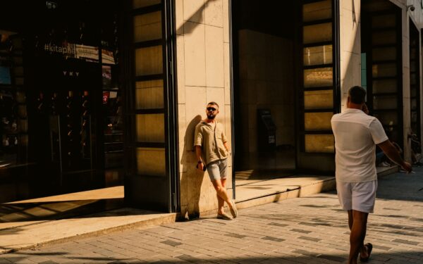 Simple summer packing list for city breaks with hot days and cooler nights
