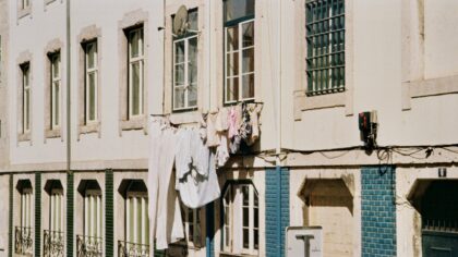 Small-space laundry drying: smart ways to air dry clothes without clutter