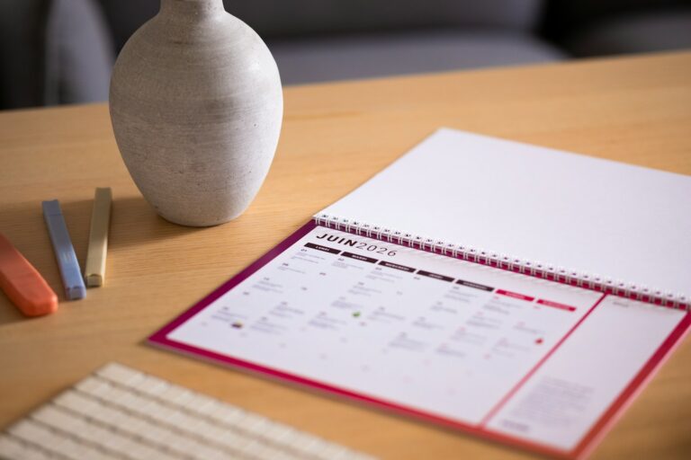 Desk calendar sticky