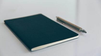 The two-list dashboard: a simple way to organize your day without overplanning